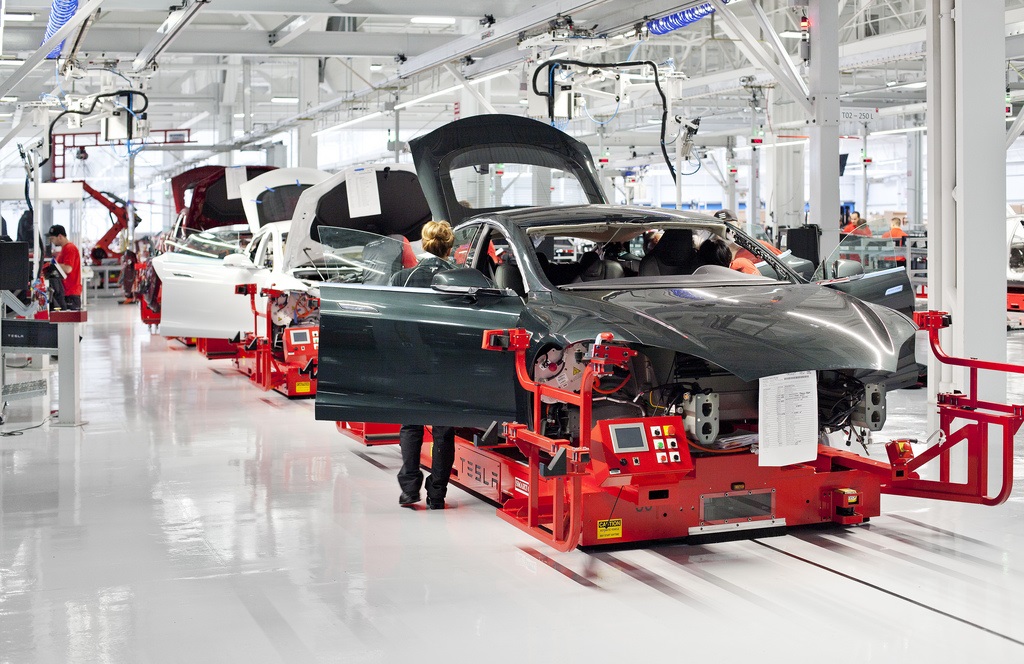 tesla-factory-inside