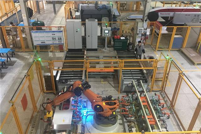 500台机器人 撑起世界首条8.5代液晶显示器生产线