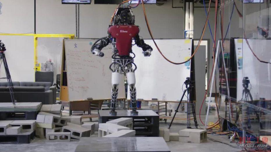 波士顿动力双足机器人完成超难度行走测试，走的比人类还好！ 