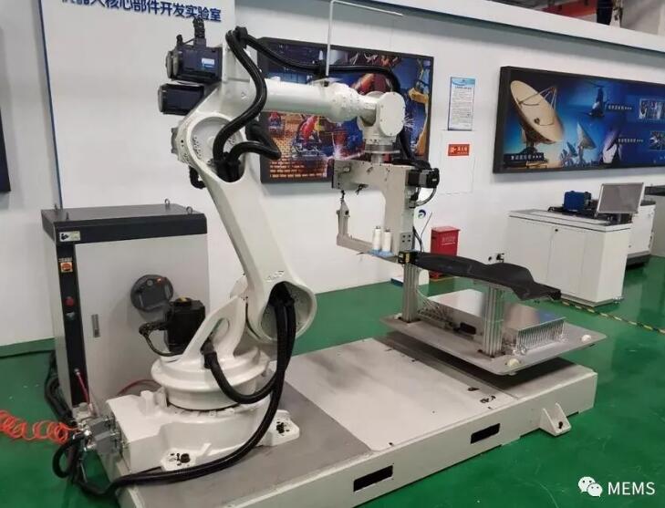 中船重工成功研制国内首个3D缝纫机器人